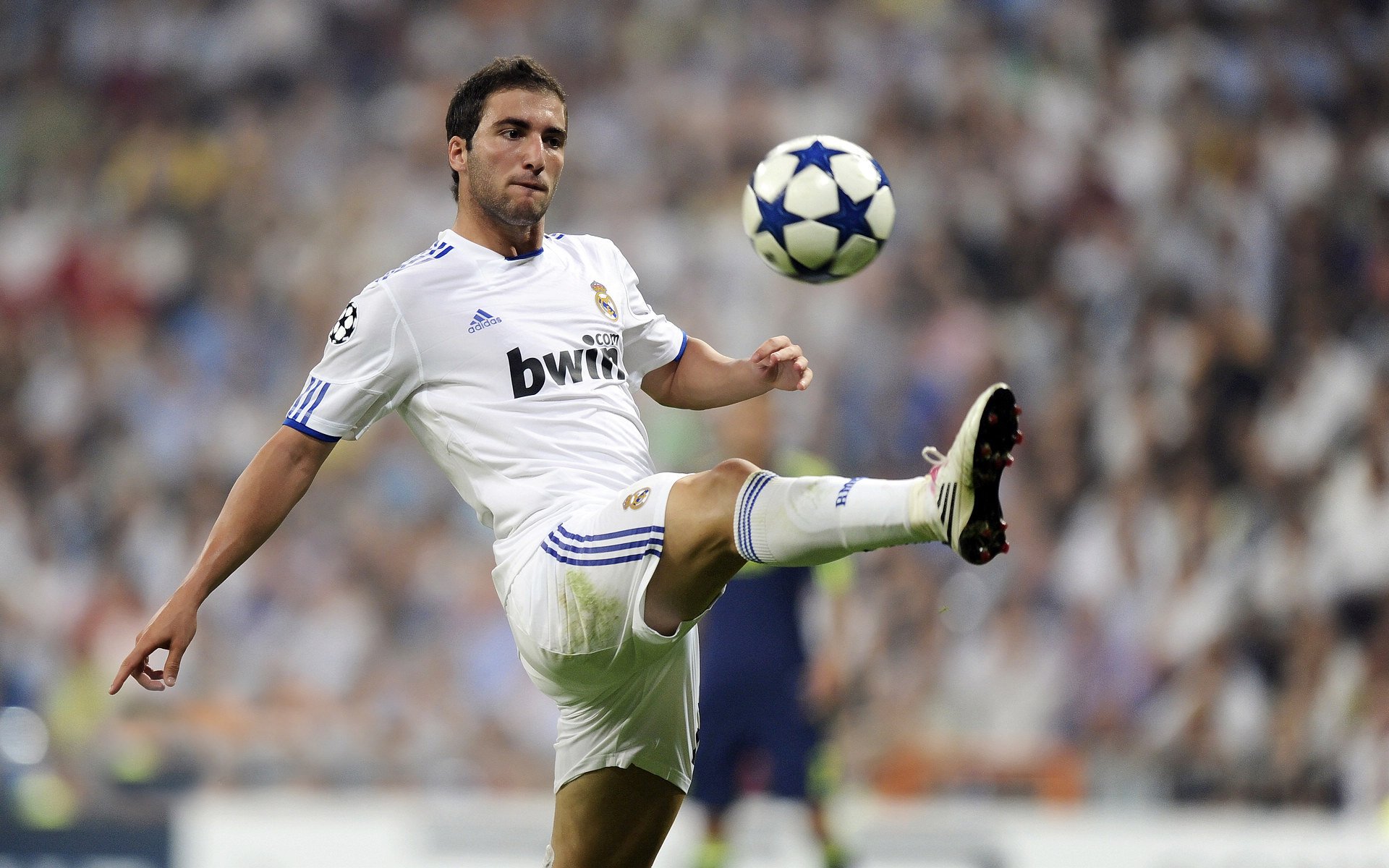 爱游戏体育app-安东·李恩：他的防守稳健、传球精准，是全黑队中场的灵魂，安东内利什么水平