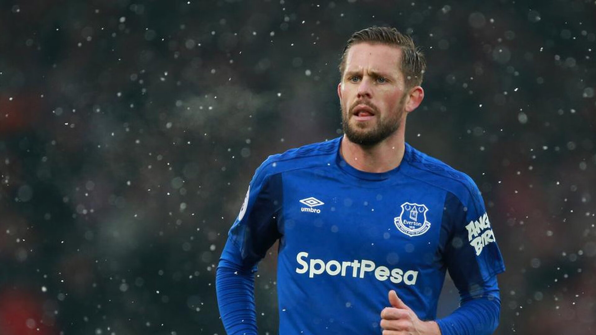 爱游戏娱乐-贝尔哈德·福特：稳固防线和突破进攻的全能球员，贝尔福特老婆